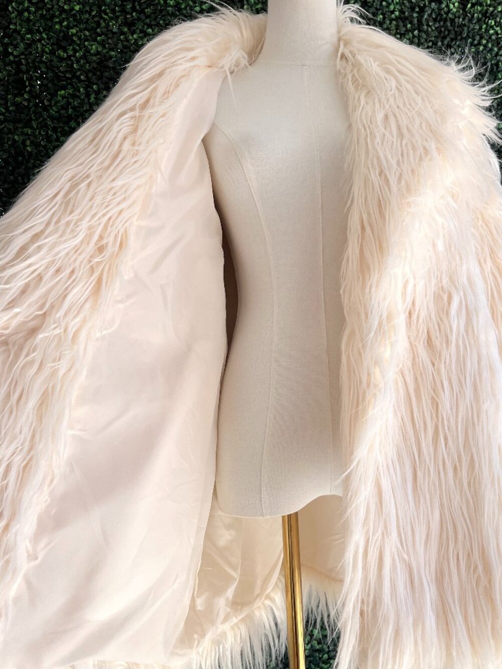 NWT Azalea Wang Breckenridge CREAM Faux Fur Coat Size Large / Y2K Maximalism - Picture 3 of 13